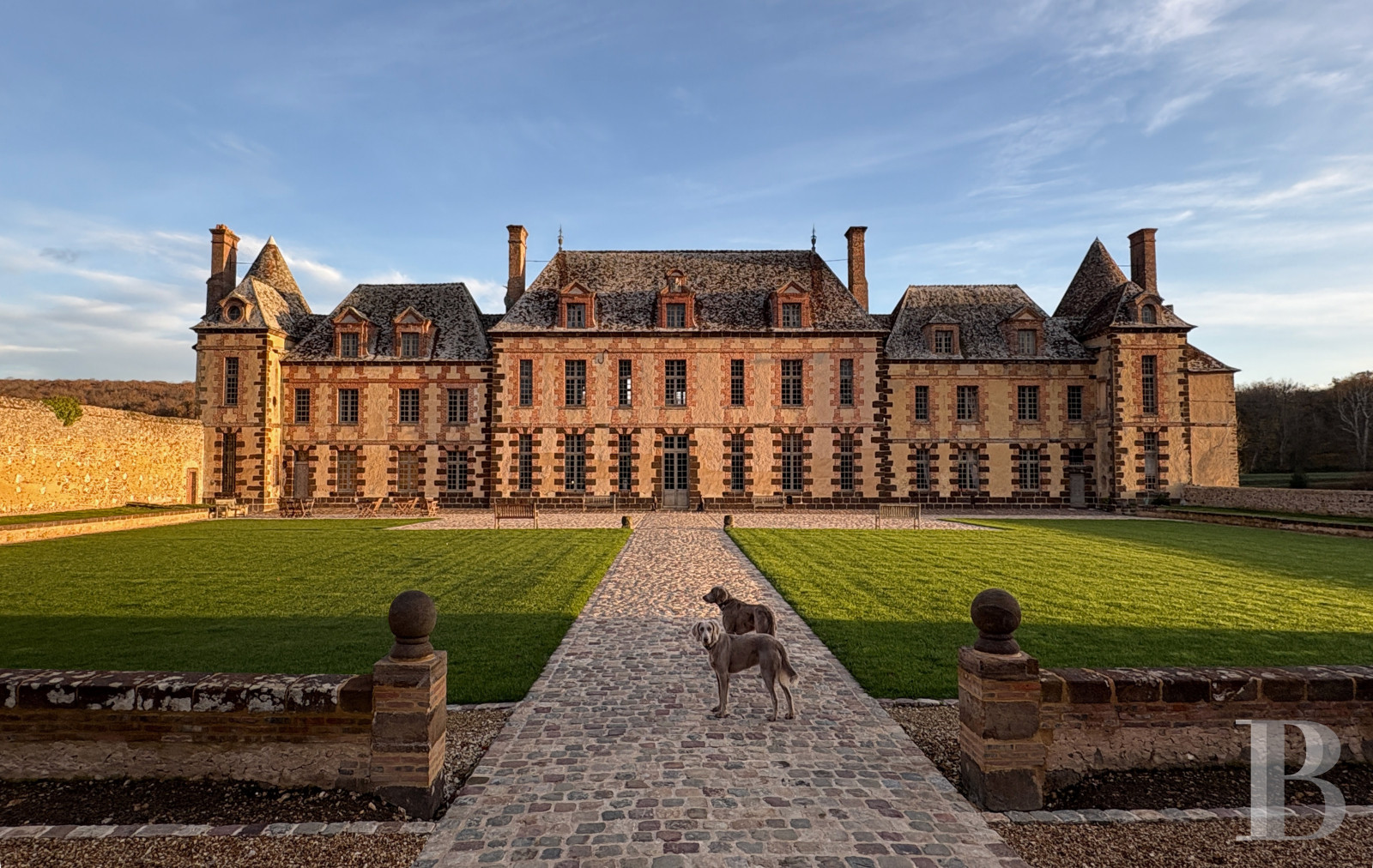 En Eure-et-Loire, à l’ouest de Chartres, un château du 17e dans un parc de 140 ha traversé par l’Eure - photo  n°1